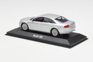 Audi A8 D3 Sidabras Minichamps 1:43 20000001386001 Metalas - nuotrauka 3 iš 4