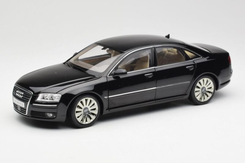 Audi A8 D3 W12 Juodas Kyosho 1:18 09212BK Metalas