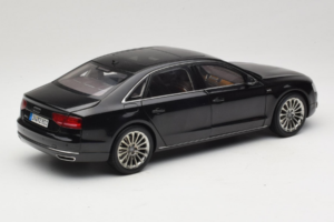Audi A8L D3 W12 Phantom Black Kyosho 1:18 5011008125 Metalas - nuotrauka 3 iš 8