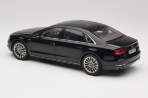 Audi A8L D3 W12 Phantom Black Kyosho 1:18 5011008125 Metalas - nuotrauka 7 iš 8