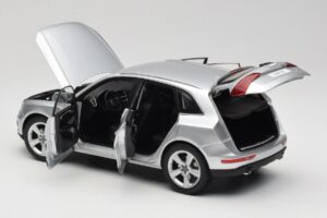 Audi Q5 8R Ice Silver Kyosho 1:18 09242IS Metalas - nuotrauka 5 iš 8