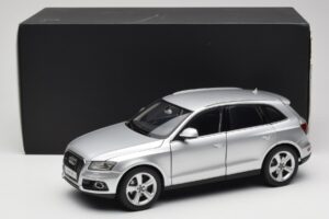 Audi Q5 8R Ice Silver Kyosho 1:18 09242IS Metalas - nuotrauka 8 iš 8