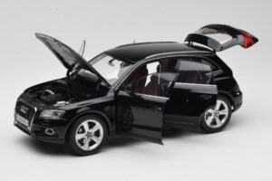 Audi Q5 8R Phantom Black Kyosho 1:18 09242BK Metalas - nuotrauka 2 iš 8