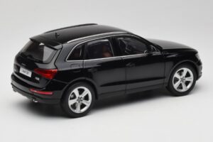 Audi Q5 8R Phantom Black Kyosho 1:18 09242BK Metalas - nuotrauka 3 iš 8