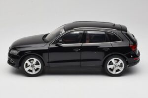 Audi Q5 8R Phantom Black Kyosho 1:18 09242BK Metalas - nuotrauka 4 iš 8