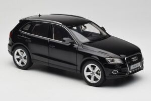 Audi Q5 8R Phantom Black Kyosho 1:18 09242BK Metalas - nuotrauka 6 iš 8