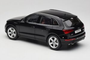 Audi Q5 8R Phantom Black Kyosho 1:18 09242BK Metalas - nuotrauka 7 iš 8
