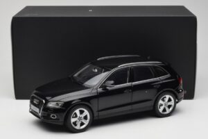 Audi Q5 8R Phantom Black Kyosho 1:18 09242BK Metalas - nuotrauka 8 iš 8