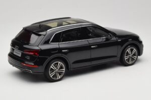 Audi Q5L FY Juodas Paudi Model 1:18 26732 Metalas - nuotrauka 3 iš 8