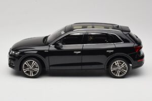 Audi Q5L FY Juodas Paudi Model 1:18 26732 Metalas - nuotrauka 4 iš 8