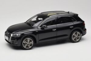 Audi Q5L FY Juodas Paudi Model 1:18 26732 Metalas