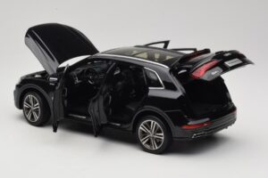 Audi Q5L FY Juodas Paudi Model 1:18 26732 Metalas - nuotrauka 5 iš 8