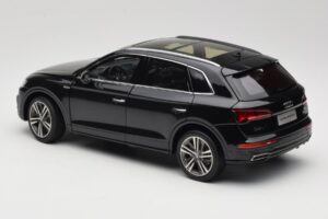 Audi Q5L FY Juodas Paudi Model 1:18 26732 Metalas - nuotrauka 7 iš 8