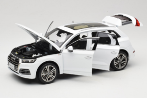 Audi Q5L FY Baltas Paudi Model 1:18 30694 Metalas - nuotrauka 2 iš 8