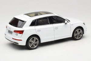 Audi Q5L FY Baltas Paudi Model 1:18 30694 Metalas - nuotrauka 3 iš 8