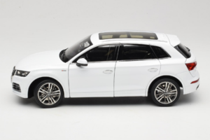 Audi Q5L FY Baltas Paudi Model 1:18 30694 Metalas - nuotrauka 4 iš 8
