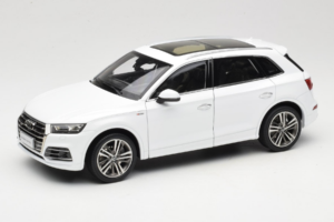 Audi Q5L FY Baltas Paudi Model 1:18 30694 Metalas