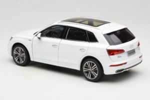Audi Q5L FY Baltas Paudi Model 1:18 30694 Metalas - nuotrauka 7 iš 8