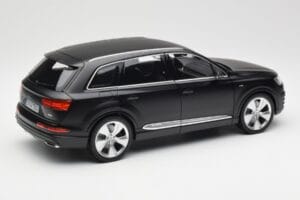 Audi Q7 4M Matinis Juodas Minichamps 1:18 110014001 Metalas - nuotrauka 3 iš 8