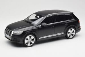 Audi Q7 4M Matinis Juodas Minichamps 1:18 110014001 Metalas