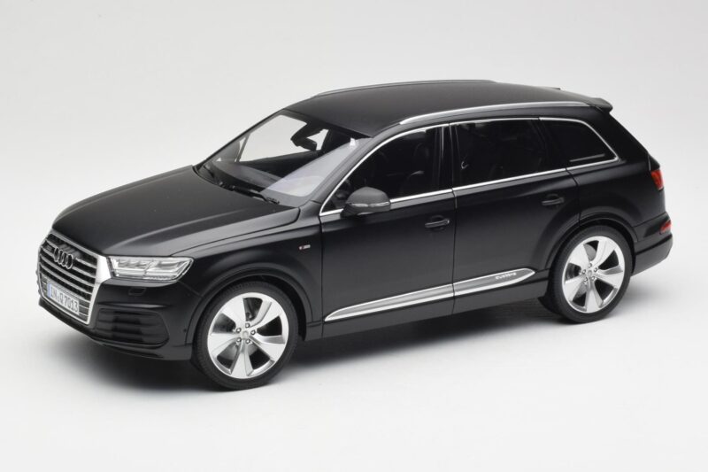 Audi Q7 4M Matinis Juodas Minichamps 1:18 110014001 Metalas