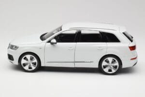 Audi Q7 4M Baltas Minichamps 1:18 110014000 Metalas - nuotrauka 4 iš 8