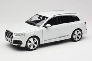 Audi Q7 4M Baltas Minichamps 1:18 110014000 Metalas