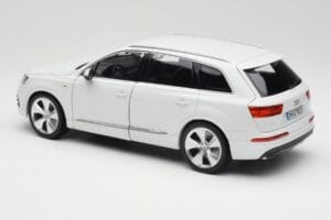 Audi Q7 4M Baltas Minichamps 1:18 110014000 Metalas - nuotrauka 7 iš 8