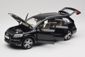 Audi Q7 Juodas Kyosho 1:18 09221BK Metalas - nuotrauka 2 iš 8