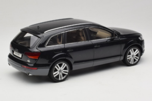 Audi Q7 Juodas Kyosho 1:18 09221BK Metalas - nuotrauka 3 iš 8