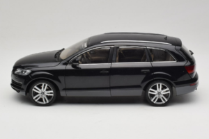 Audi Q7 Juodas Kyosho 1:18 09221BK Metalas - nuotrauka 4 iš 8