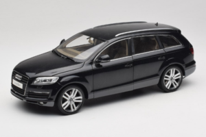 Audi Q7 Juodas Kyosho 1:18 09221BK Metalas
