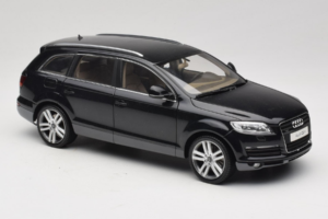 Audi Q7 Juodas Kyosho 1:18 09221BK Metalas - nuotrauka 6 iš 8