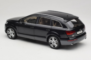 Audi Q7 Juodas Kyosho 1:18 09221BK Metalas - nuotrauka 7 iš 8
