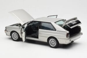 Audi Quattro LWB Sidabrinis AUTOart 1:18 70303 Metalas - nuotrauka 5 iš 8