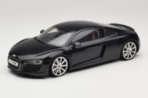 Audi R8 Juodas Kyosho 1:18 09213BK Metalas