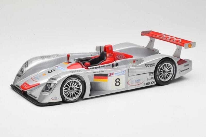 Audi R8 LMP900 #8 Audi Sport Team Joest F. Biela / E. Pirro / T. Kristensen 24 Hours of Le Mans 2000 Maisto 1:18 38899 Metala