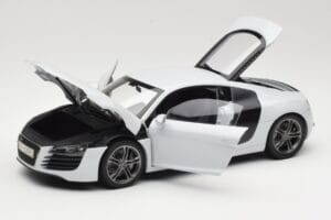 Audi R8 Type 42 Suzuka Grey Kyosho 1:18 09213SG Metalas - nuotrauka 2 iš 8