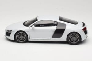 Audi R8 Type 42 Suzuka Grey Kyosho 1:18 09213SG Metalas - nuotrauka 4 iš 8