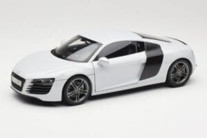 Audi R8 Type 42 Suzuka Grey Kyosho 1:18 09213SG Metalas