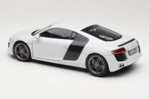 Audi R8 Type 42 Suzuka Grey Kyosho 1:18 09213SG Metalas - nuotrauka 7 iš 8