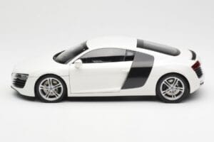 Audi R8 Type 42 Baltas Kyosho 1:18 09213W Metalas - nuotrauka 4 iš 8
