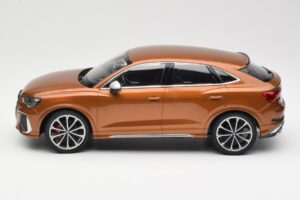 Audi RS Q3 Sportback 8U Brown Metallic Minichamps 1:18 155018104 Metalas - nuotrauka 3 iš 6