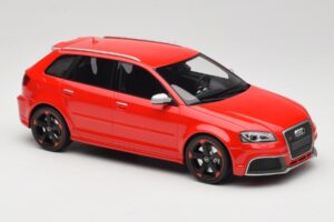 Audi RS3 8P Sportback Raudonas DNA 1:18 DNA000056 Derva - nuotrauka 4 iš 6