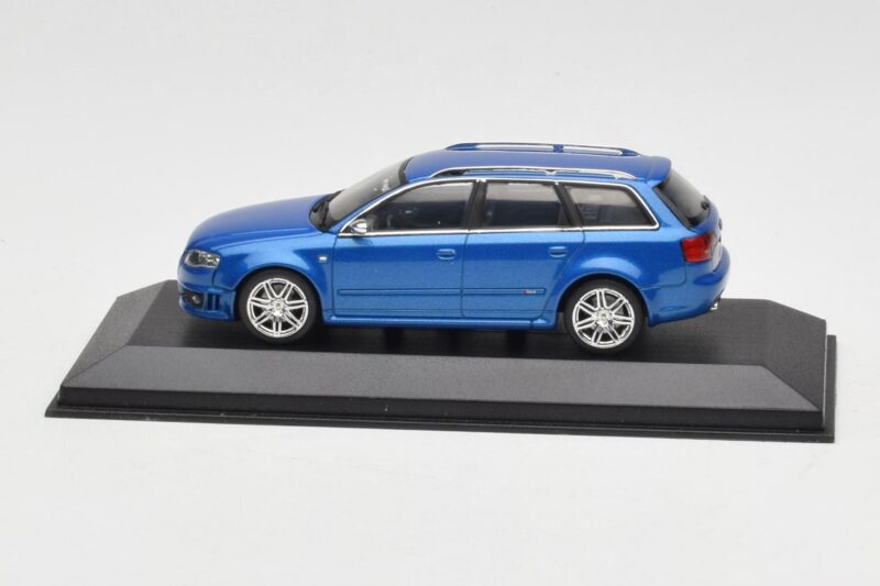 Audi RS4 B7 Avant Blue Metallic Minichamps 1:43 AUDI010 Metalas