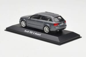 Audi RS4 B7 Avant Pilkas Minichamps 1:43 5010509223 Metalas - nuotrauka 3 iš 4