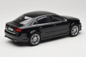 Audi RS4 B7 Sedan Phantom Black Minichamps 1:18 5010509115 Metalas - nuotrauka 3 iš 8