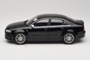 Audi RS4 B7 Sedan Phantom Black Minichamps 1:18 5010509115 Metalas - nuotrauka 4 iš 8