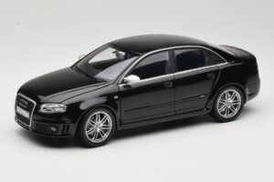 Audi RS4 B7 Sedan Phantom Black Minichamps 1:18 5010509115 Metalas