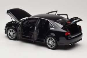 Audi RS4 B7 Sedan Phantom Black Minichamps 1:18 5010509115 Metalas - nuotrauka 5 iš 8